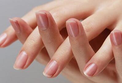 指甲上有豎紋是怎么回事？指甲上有黑線及手指甲上有豎紋怎么辦？