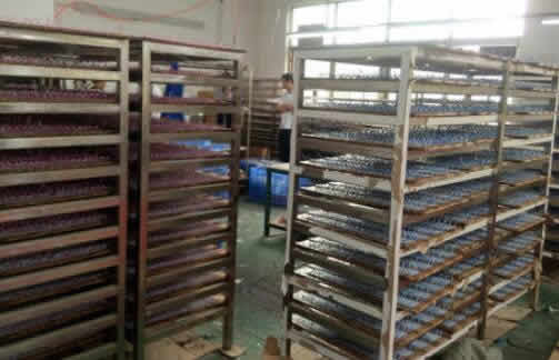 滴膠是什么？滴膠怎么做和滴膠工藝及水晶滴膠教程